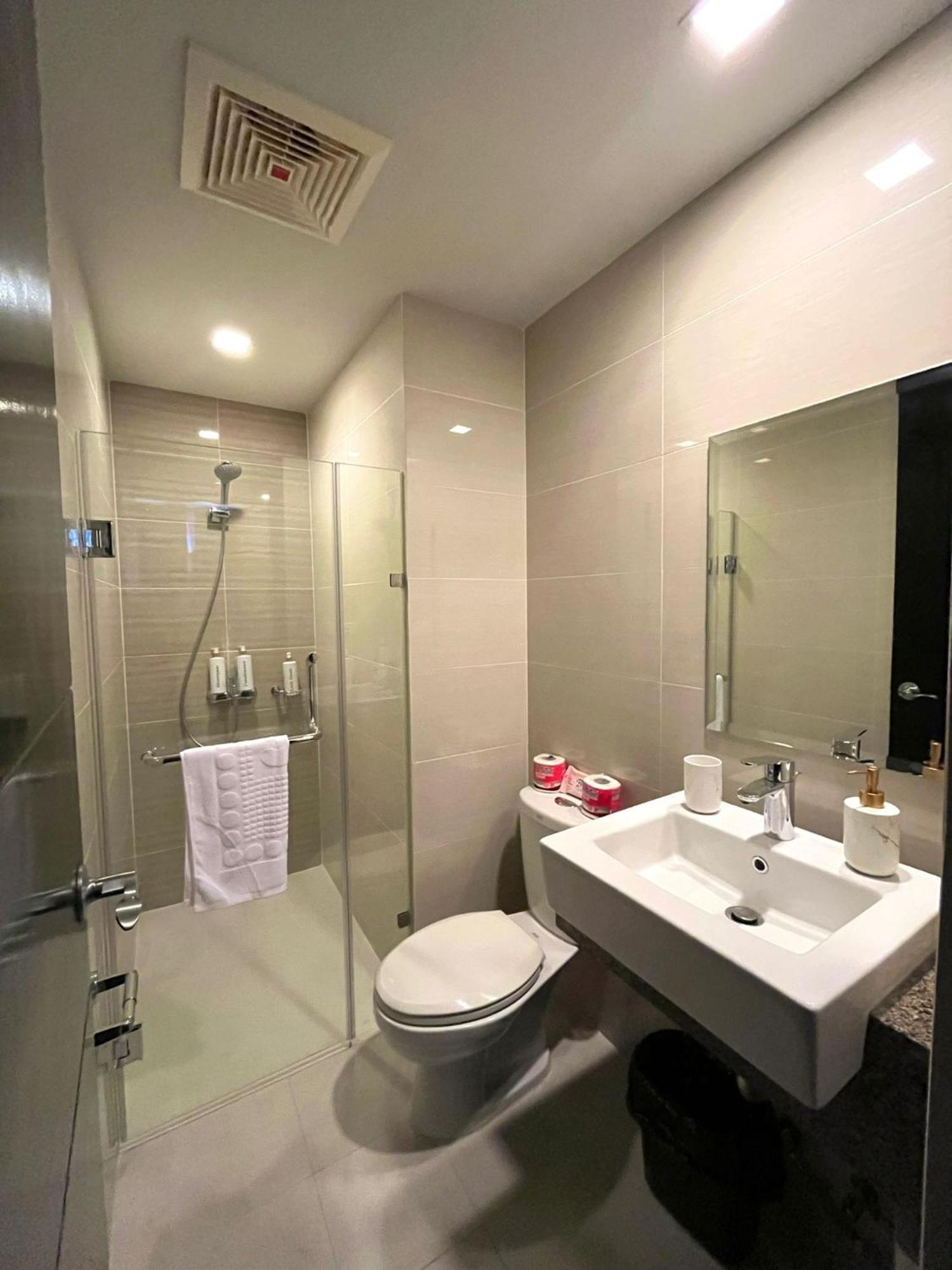 Studio At 81 Newport Boulevard Near Naia With Free Access To All Amenities Up To 2 Pax 마닐라 외부 사진